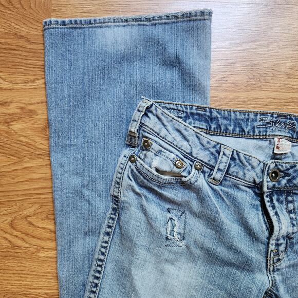 Silver Jeans Womens Size 31x33 Frances Distressed Patched Light Blue Low Rise - Picture 2 of 12